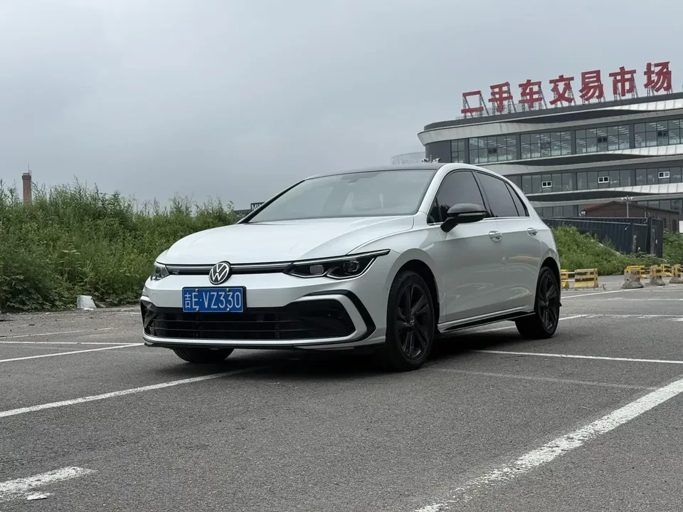 Volkswagen Golf golf 2023 280TSI DSG R-Line Lite 2023 — photo 1, buy with delivery to Moscow