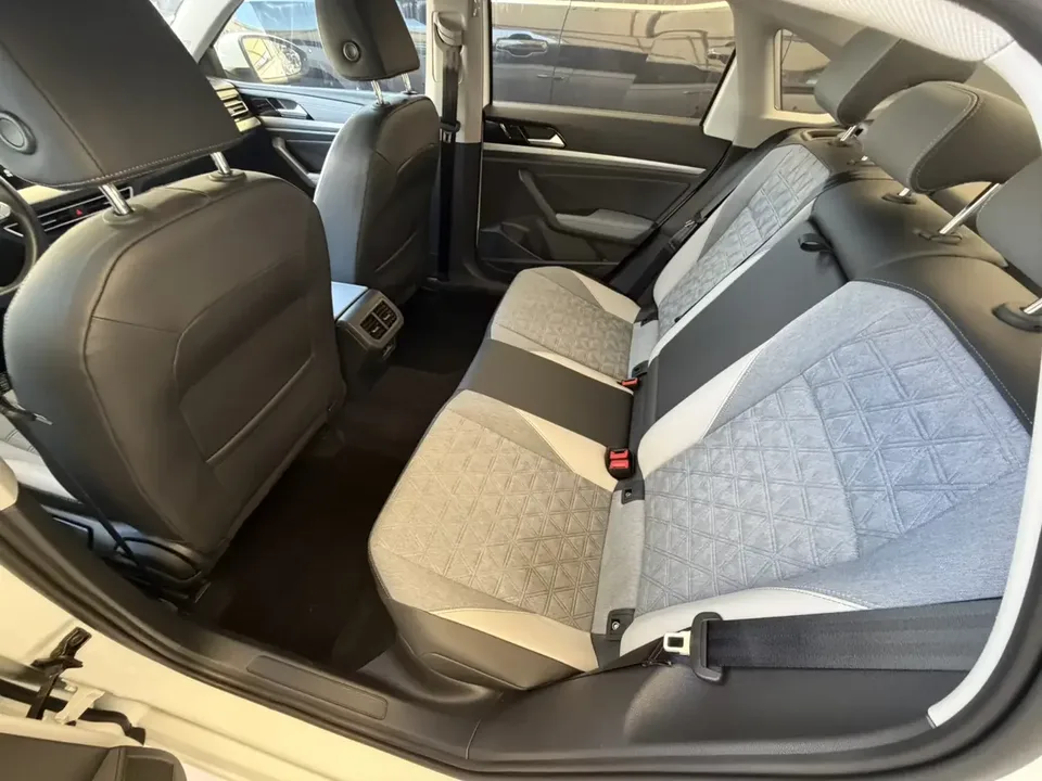 Volkswagen Lavida Lavida 2023 280TSI DSG Full Elegance Edition 2022 — thumbnail 2