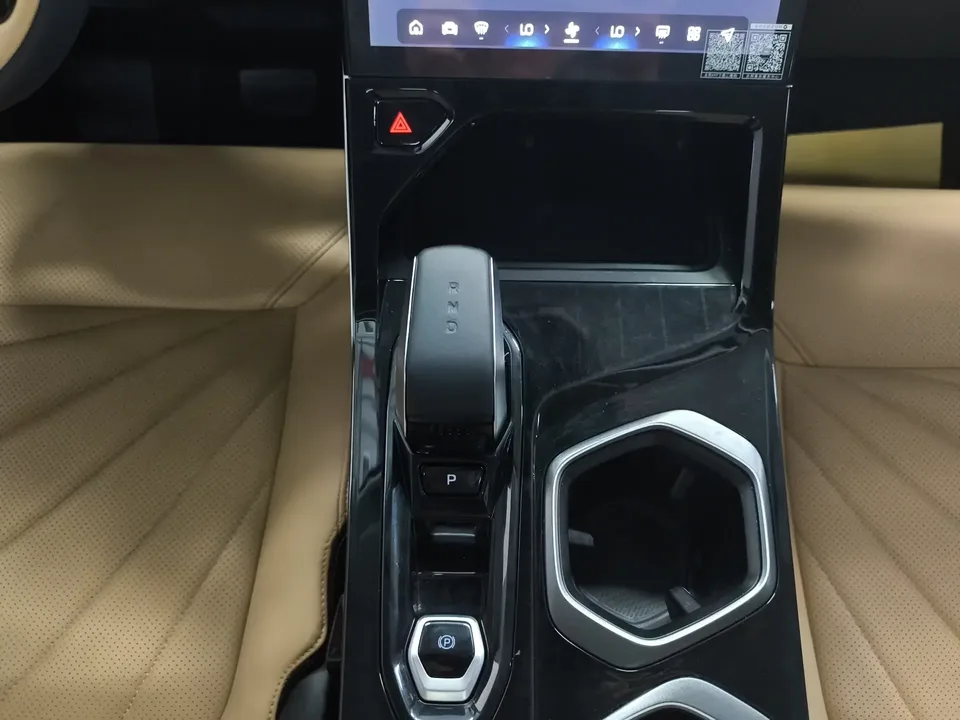 Geely Atlas L Boyue L 2023 1.5TD DCT Premium 2023 — thumbnail 3