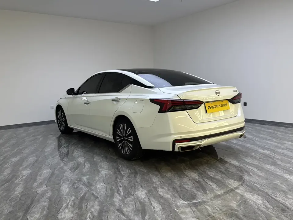 Nissan Altima Sound of nature 2022 2.0L XL-Upr Premium Edition 2023 — thumbnail 2
