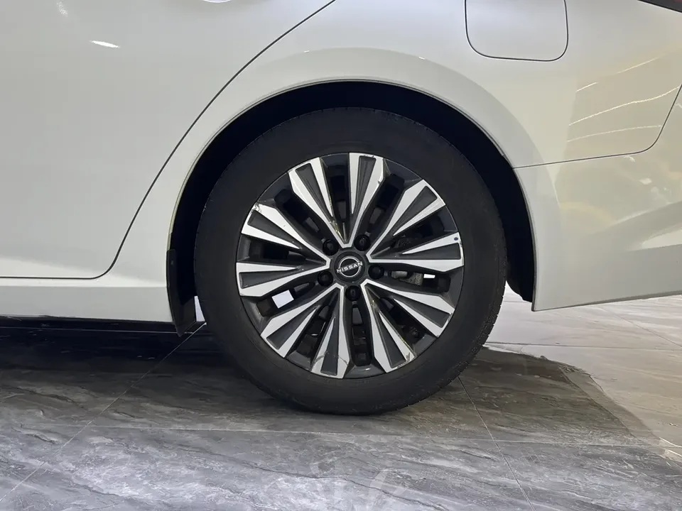 Nissan Altima Sound of nature 2022 2.0L XL-Upr Premium Edition 2023 — thumbnail 3