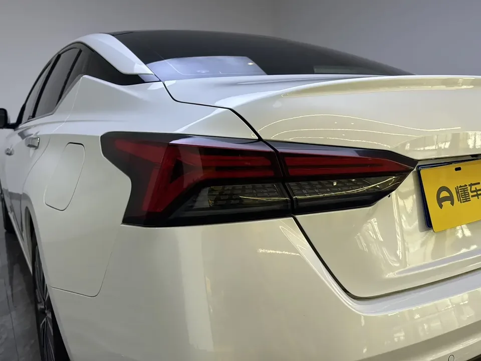 Nissan Altima Sound of nature 2022 2.0L XL-Upr Premium Edition 2023 — thumbnail 4