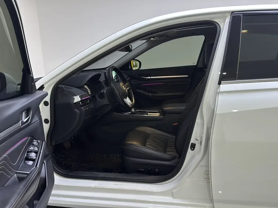 Nissan Altima Sound of nature 2022 2.0L XL-Upr Premium Edition 2023 — thumbnail 5