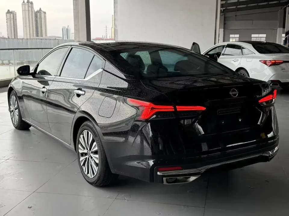 Nissan Altima Sound of nature 2022 2.0L XL-TLS Enjoy Edition 2023 — thumbnail 4