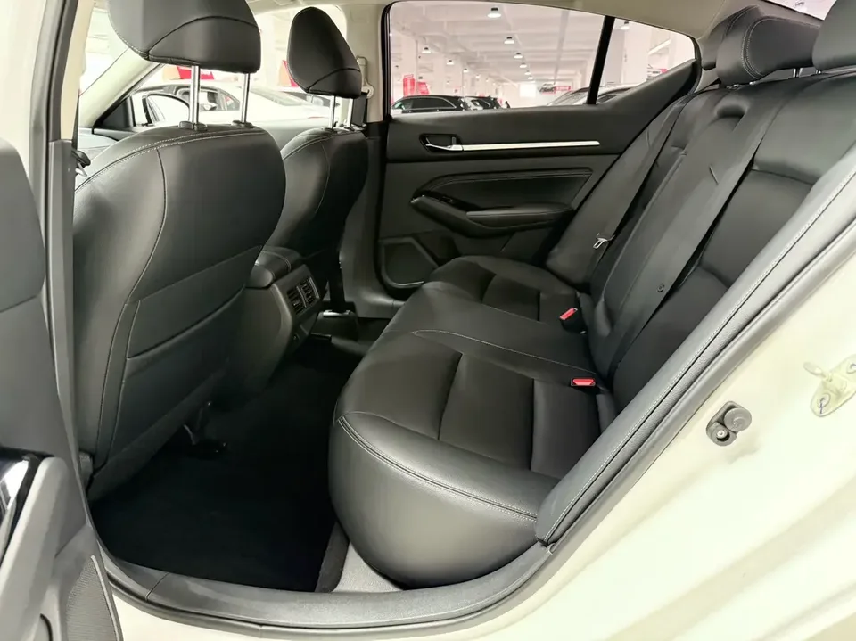 Nissan Altima Sound of nature 2022 2.0L XL-TLS Enjoy Edition 2024 — thumbnail 4