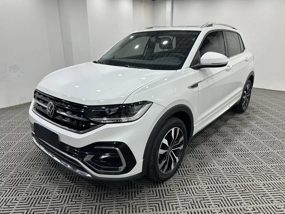 Volkswagen Explore the shadows Explore the shadows 2021 1.5L Automatic R-Line Smart Edition 2023 — photo 1, buy with delivery to Moscow