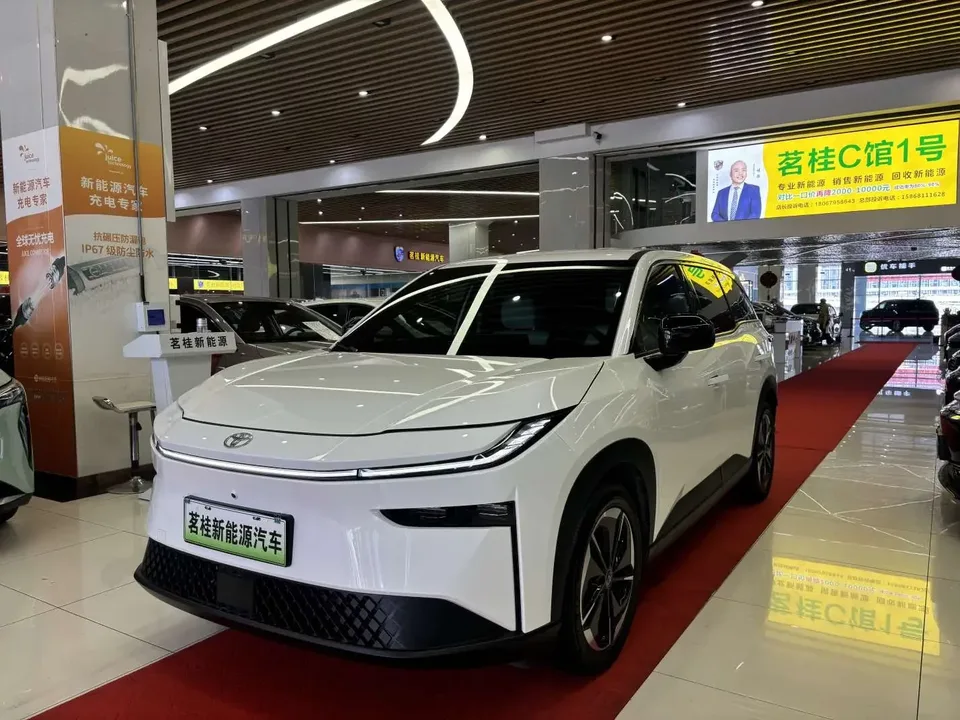 Toyota Bozhi 3X Bozhi 3X 2025 520 Pro 2025 — photo 1, buy with delivery to Moscow