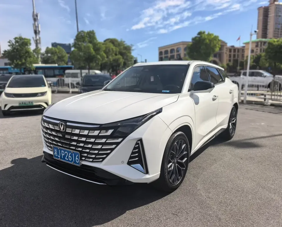 Changan Uni-Z Changan UNI-Z 2025 1.5T DCT Premium 2024 — photo 1, buy with delivery to Moscow