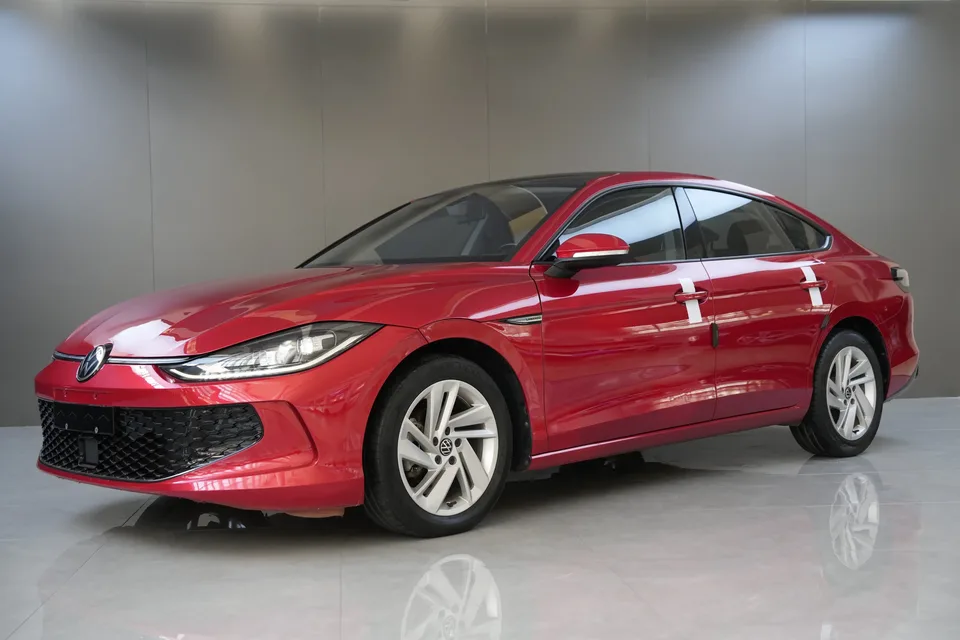 Volkswagen Lamando Lingdu 2022 Lingdu L 280TSI DSG Hot Edition 2022 — photo 1, buy with delivery to Moscow