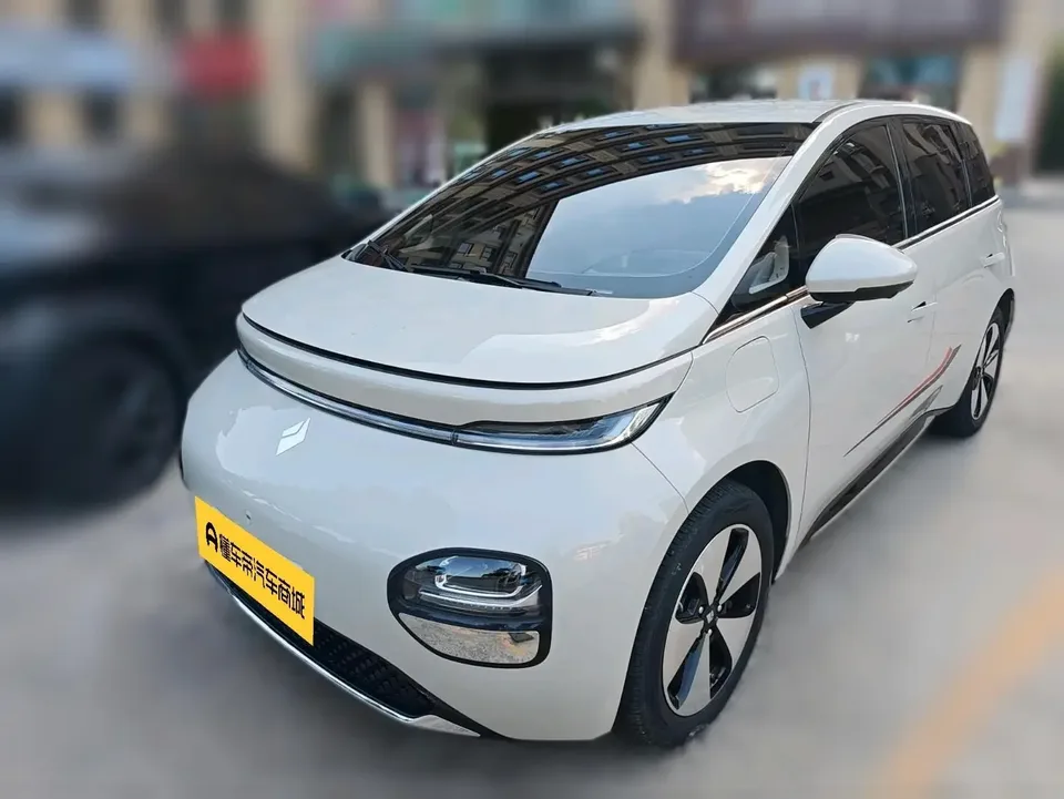 Baojun clouds clouds 2023 460 Pro 2023 — photo 1, buy with delivery to Moscow