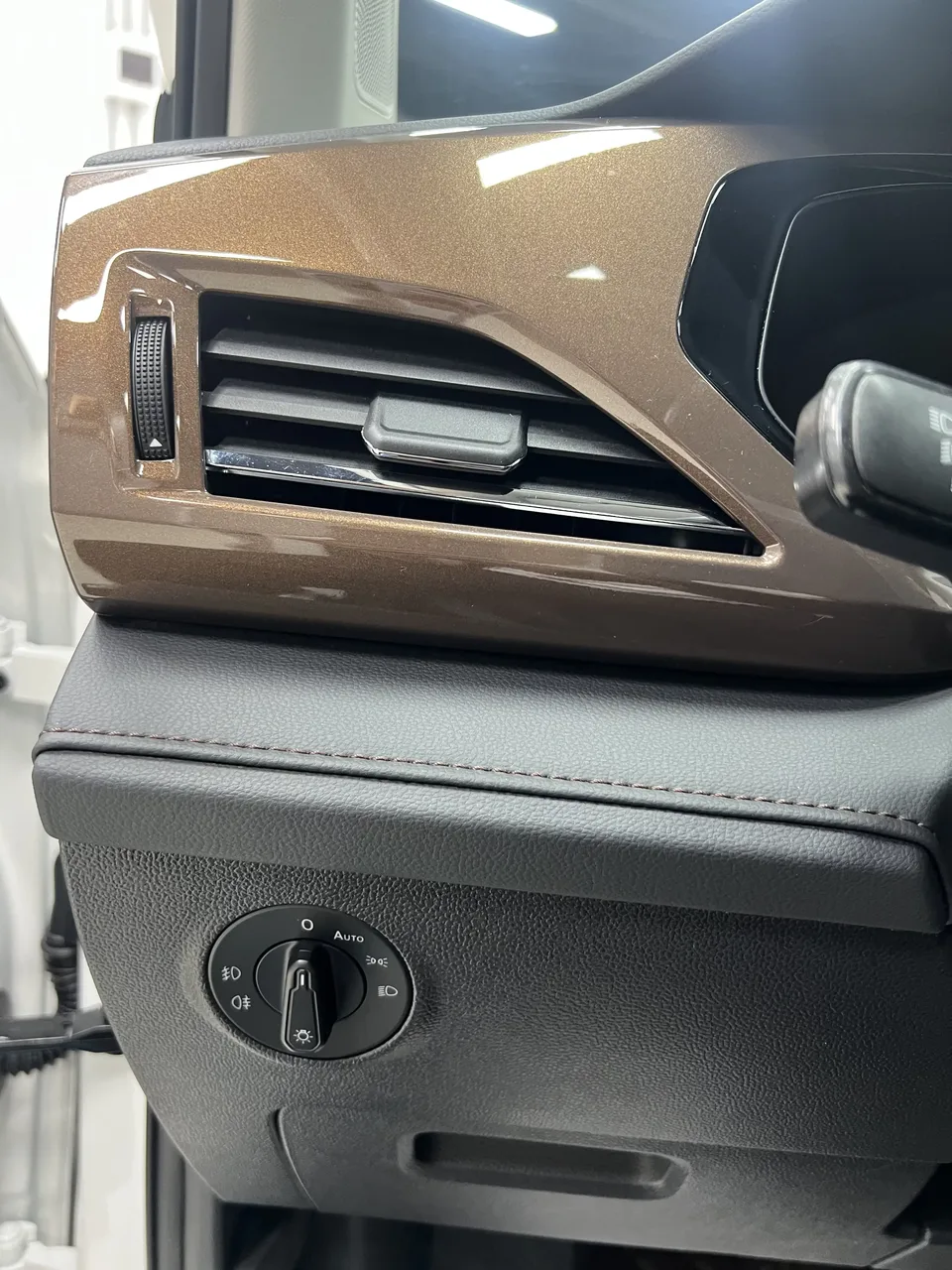 Volkswagen Tharu tuyue 2022 280TSI 2WD Deluxe Edition 2022 — thumbnail 3