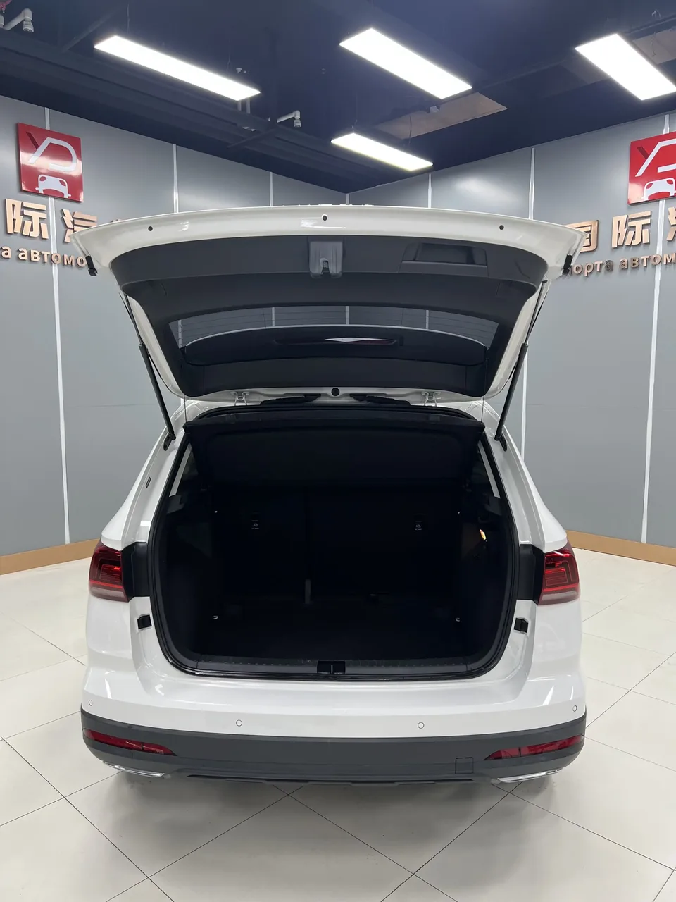 Volkswagen Tharu tuyue 2022 280TSI 2WD Deluxe Edition 2022 — thumbnail 4