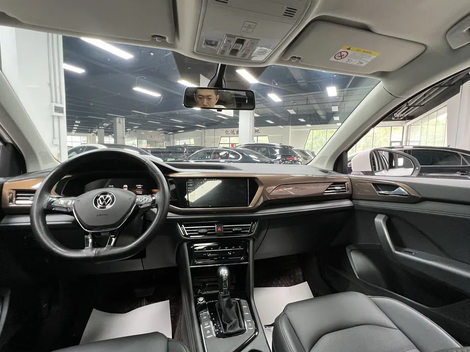 Volkswagen Tharu tuyue 2022 280TSI 2WD Deluxe Edition 2022 — thumbnail 5