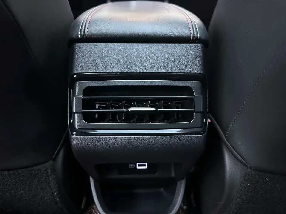 Geely Emgrand S Emgrand S 2021 1.4T CVT Premium 2022 — thumbnail 4