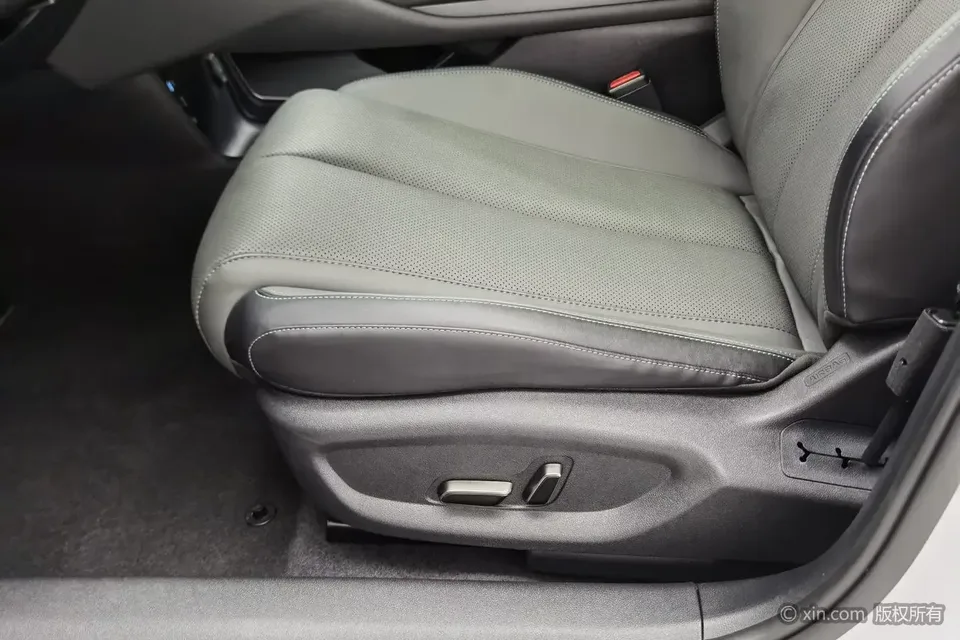 BYD Qin L DM Qin L DM 2025 DM-i 120KM Intelligent Driving Edition 2025 — thumbnail 5