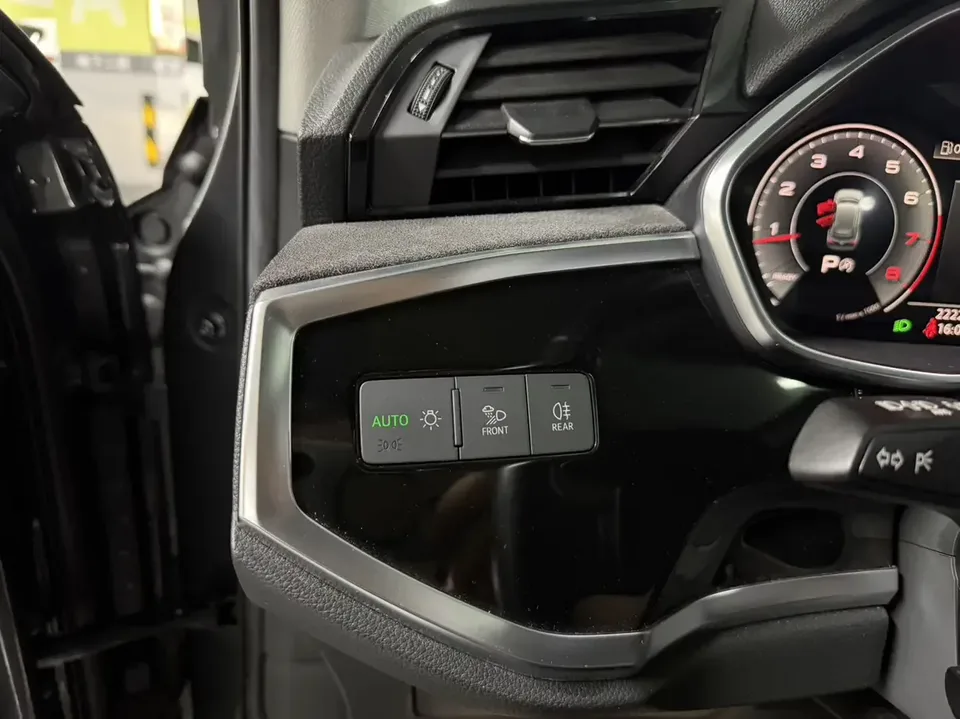 Audi Q3 Audi Q3 2022 35 TFSI Stylish Dynamic 2023 — thumbnail 4