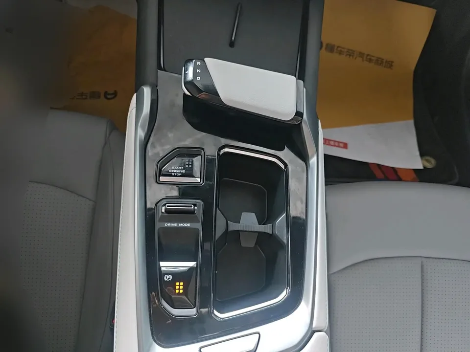 Changan UNI-T Changan UNI-T 2023 Second generation 1.5T premium model 2024 — thumbnail 3