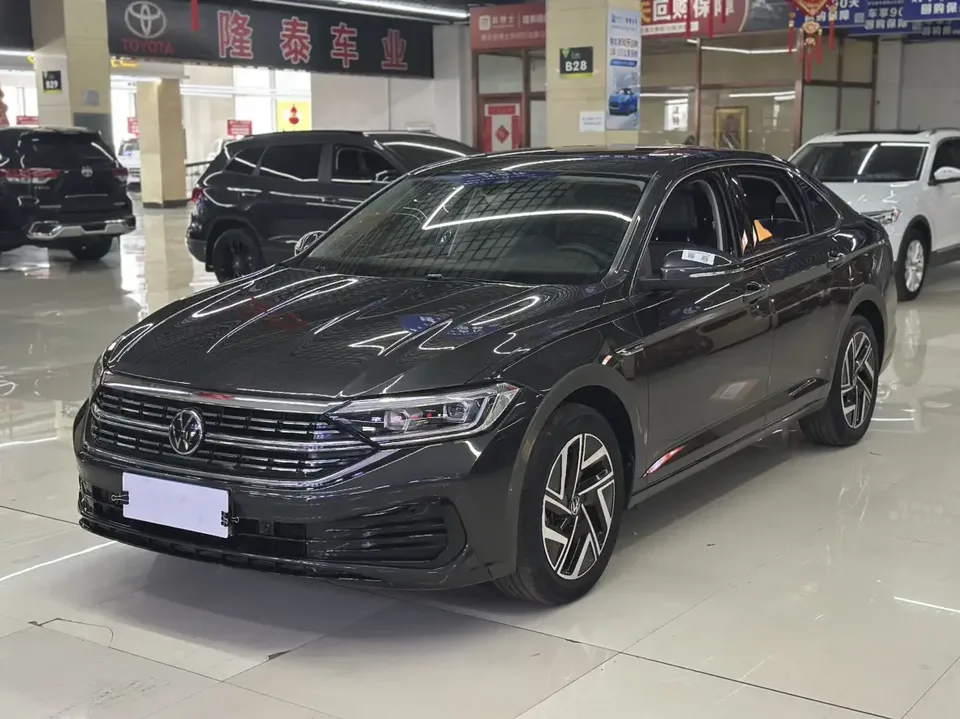 Volkswagen Sagitar Sagitar 2023 200TSI DSG Flying Edition 2022 — фото 1, купить с доставкой в Москву