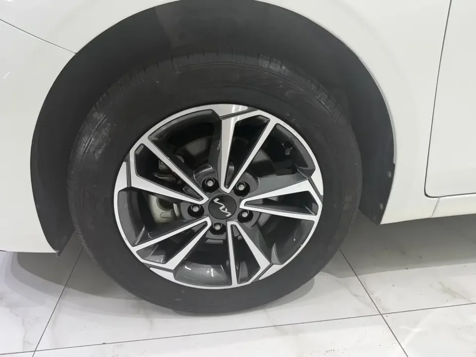 Kia K3 Kia K3 2023 1.5L IVT Deluxe Edition 2023 — миниатюра 4
