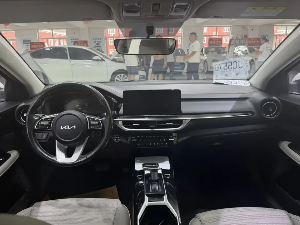 Kia K3 Kia K3 2023 1.5L IVT Deluxe Edition 2023 — миниатюра 5