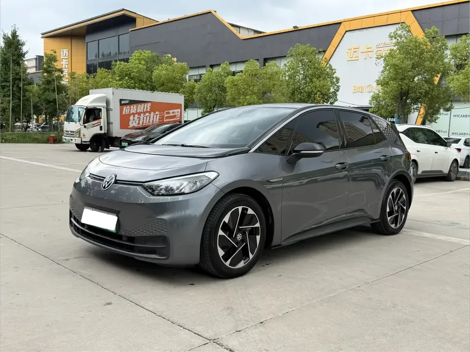 Volkswagen ID.3 Volkswagen ID.3 2024 Outstanding Edition 2024 — photo 1, buy with delivery to Moscow
