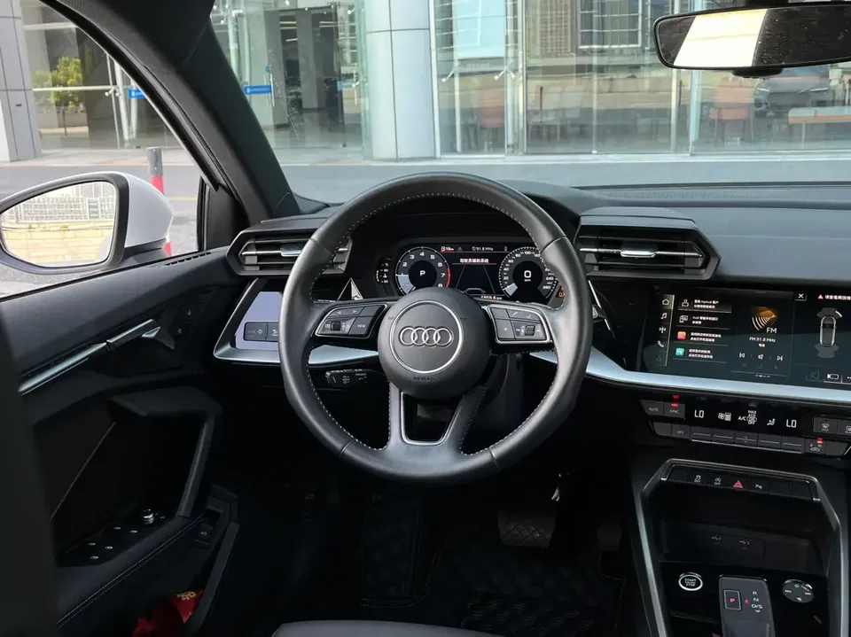 Audi A3 Audi A3 2022 Sportback 35 TFSI Stylish and sporty 2022 — thumbnail 4