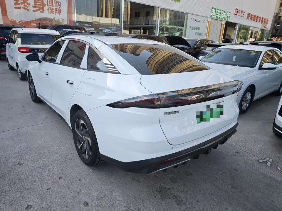 Geely Galaxy L6 Galaxy L6 2024 Longteng version 1.5T DHT 125km PLUS 2024 — thumbnail 4