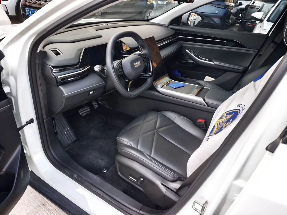 Geely Galaxy L6 Galaxy L6 2024 Longteng version 1.5T DHT 125km PLUS 2024 — thumbnail 5