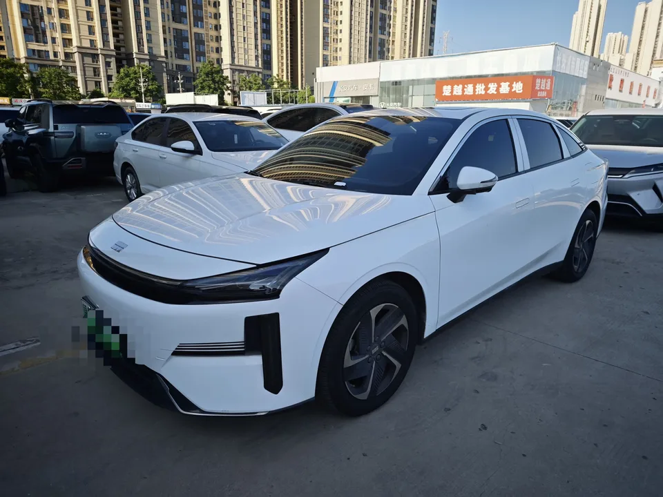 Geely Galaxy L6 Galaxy L6 2024 Longteng version 1.5T DHT 125km PLUS 2024 — photo 1, buy with delivery to Moscow
