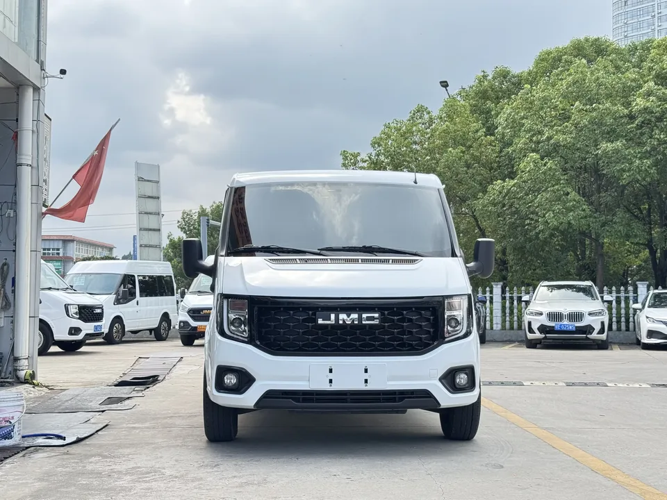 Jiangling Fushun Fushun 2024 2.0T manual diesel short-axle low-top commercial multi-purpose passenger car 5 seats 2025 — photo 1, buy with delivery to Moscow
