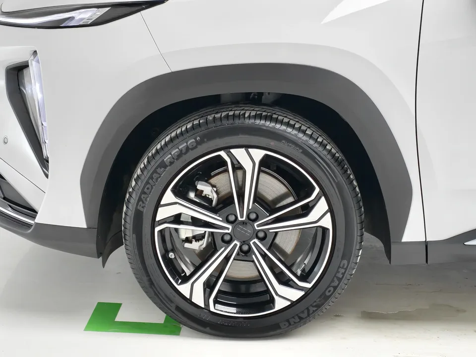 Geely Galaxy L7 Galaxy L7 2025 1.5L EM-i 115km Explorer Edition 2025 — миниатюра 3