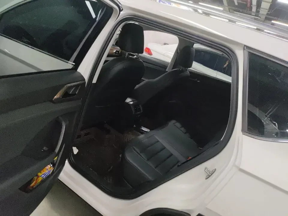 Volkswagen Tharu tuyue 2022 280TSI 2WD Deluxe Edition 2023 — thumbnail 5
