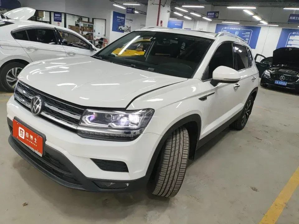 Volkswagen Tharu tuyue 2022 280TSI 2WD Deluxe Edition 2023 — photo 1, buy with delivery to Moscow