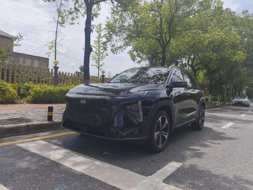 Geely Galaxy L7 Galaxy L7 2025 1.5L EM-i 115km Exploration+ Edition 2024 — photo 1, buy with delivery to Moscow