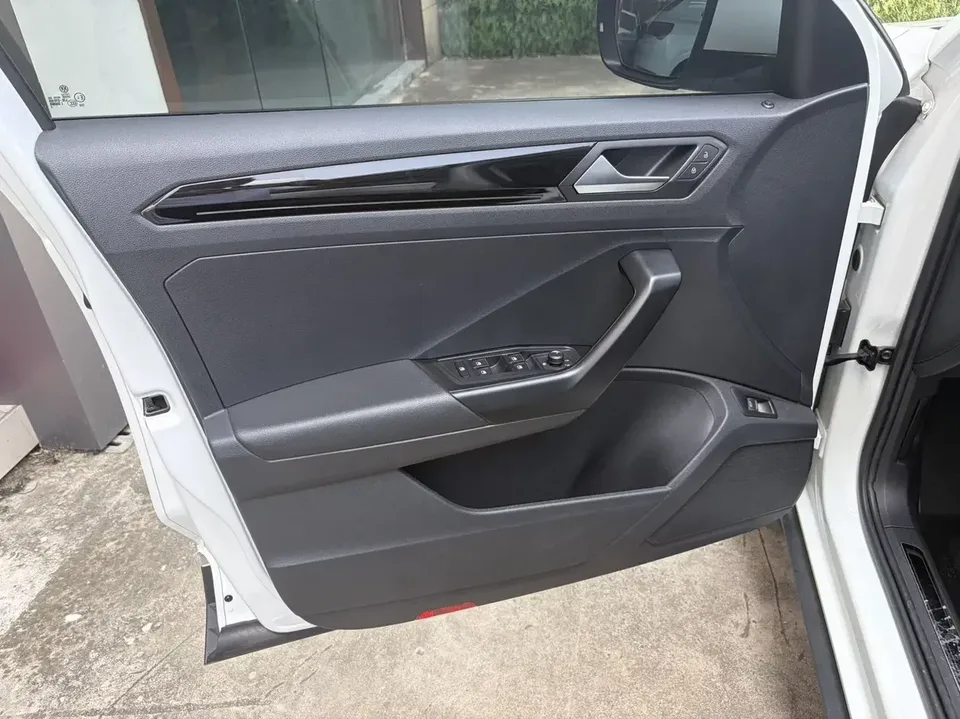 Volkswagen T-Roc TANG 2022 280TSI DSG 2WD Comfort PLUS 2022 — миниатюра 3