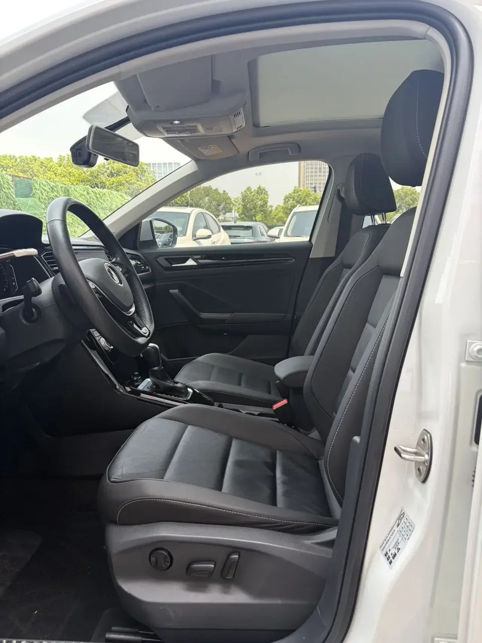 Volkswagen T-Roc TANG 2022 280TSI DSG 2WD Comfort PLUS 2022 — миниатюра 5