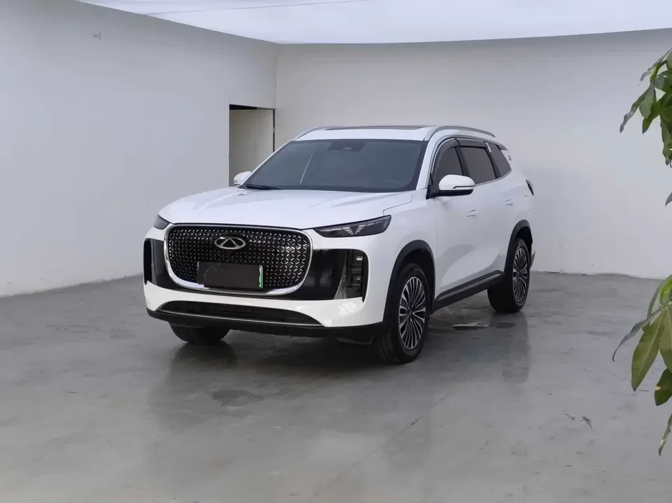 Chery Tiggo 8 PLUS C-DM Tiggo 8 PLUS C-DM 2025 1.5T Premium 2025 — photo 1, buy with delivery to Moscow