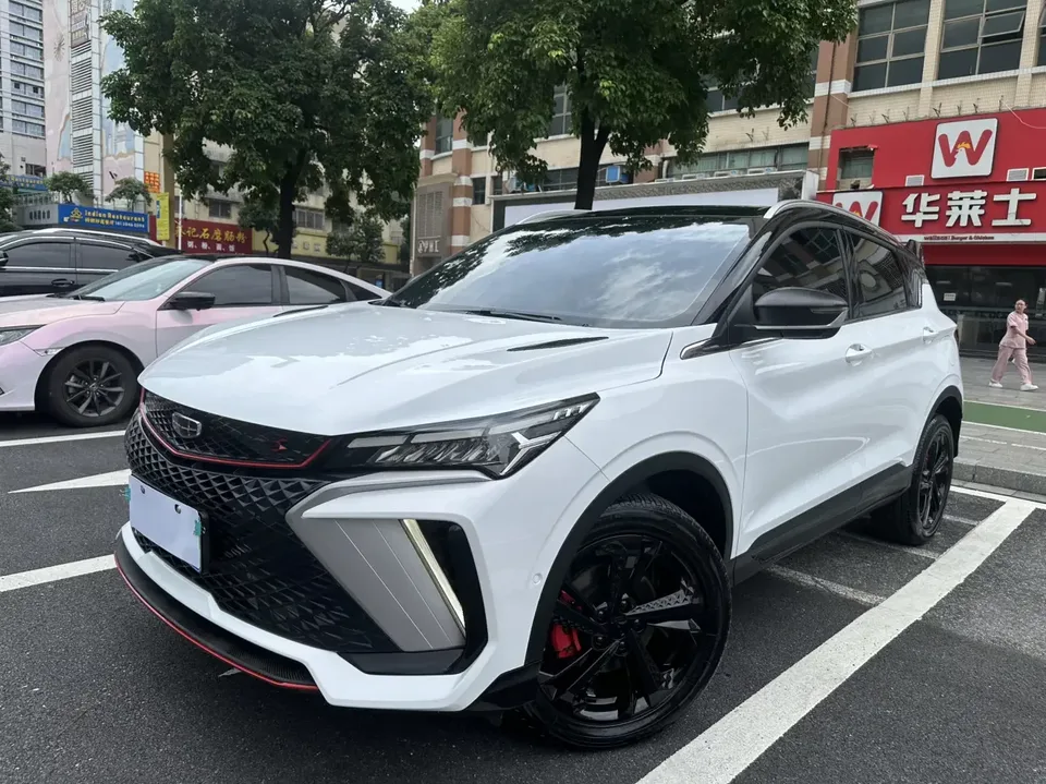 Geely Coolray SX11 Binyue 2022 Binyue COOL 1.5T DCT Battle 2022 — photo 1, buy with delivery to Moscow
