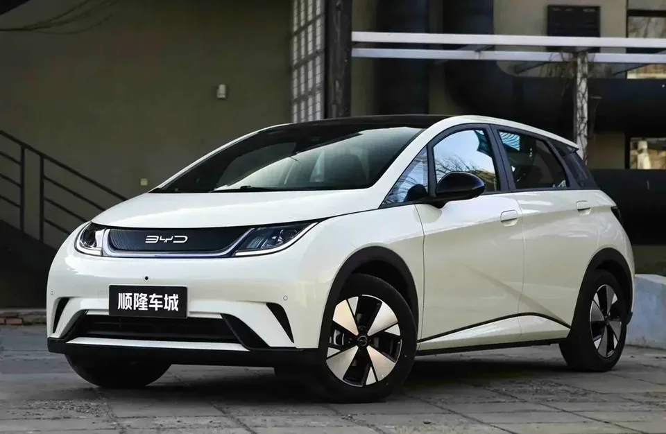 BYD Dolphin dolphin 2023 Fashion version 2023 — фото 1, купить с доставкой в Москву