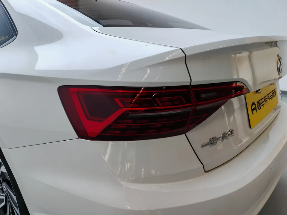 Volkswagen Sagitar Sagitar 2022 280TSI DSG Flying Edition 2022 — thumbnail 4