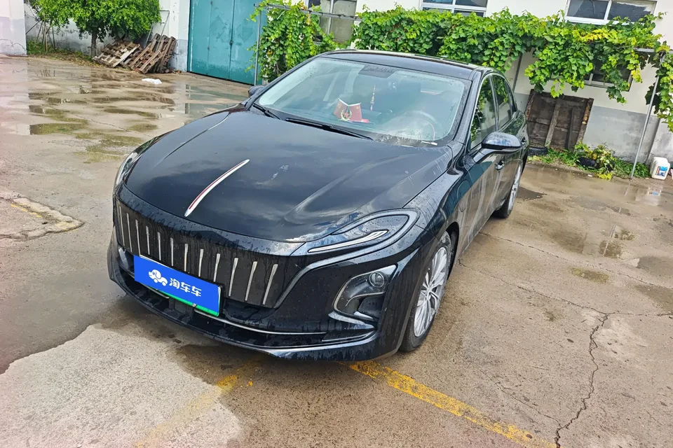 Hongqi E-QM5 Hongqi E-QM5 2023 560KM PLUS version 140kW 2024 — photo 1, buy with delivery to Moscow
