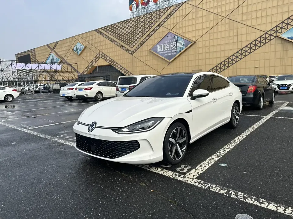 Volkswagen Lamando Lingdu 2022 Lingdu L 280TSI DSG Cool Edition 2023 — photo 1, buy with delivery to Moscow