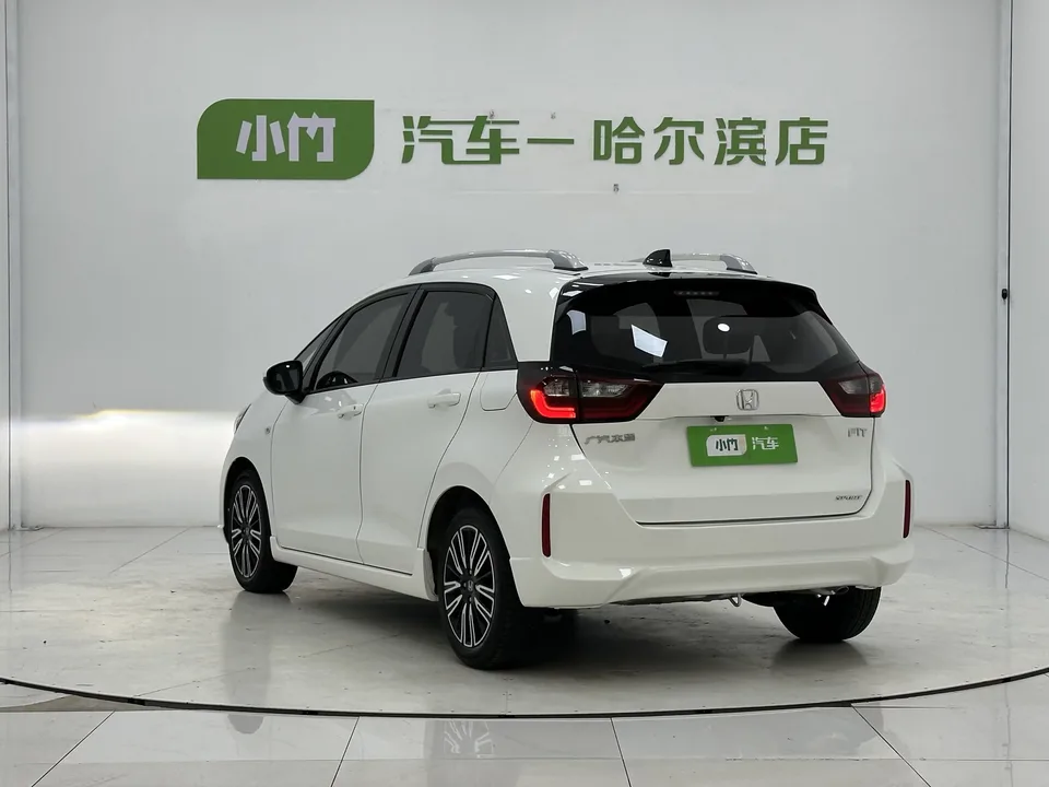 Honda FIT Fit 2021 1.5L CVT Trend Run Pro Edition 2022 — миниатюра 2