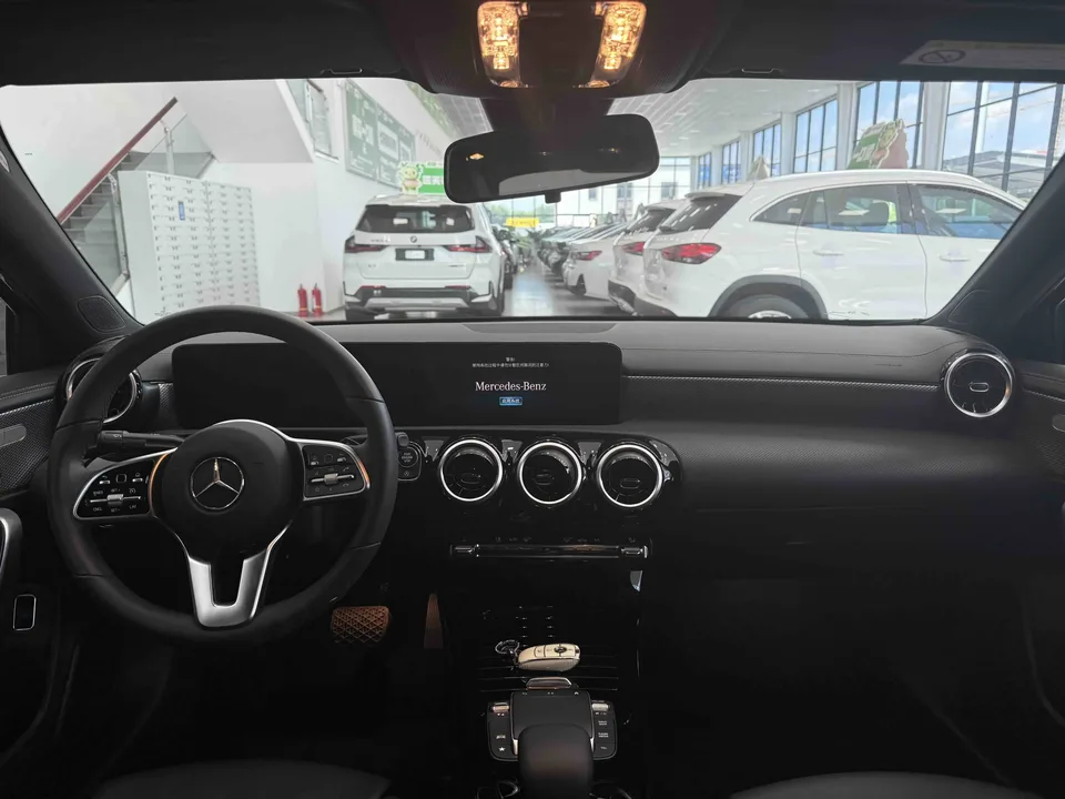Mercedes-Benz Klasa A Mercedes Benz A Class 2022 A 180 L sports sedan facelift 2022 — миниатюра 4