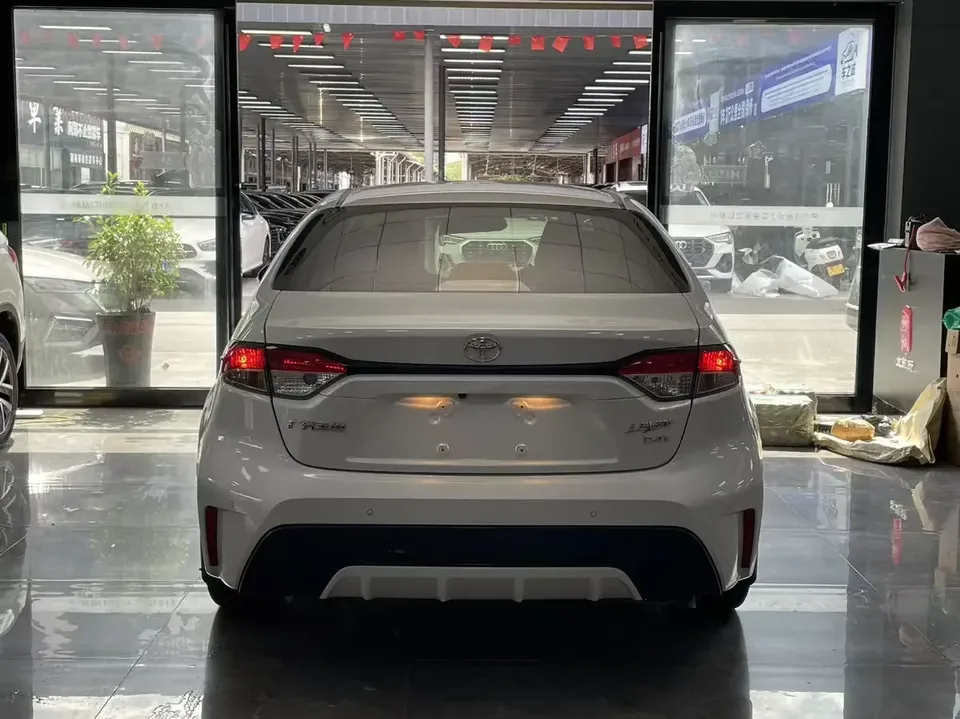 Toyota Levin Lei Ling 2022 185T CVT Sports Edition 2022 — thumbnail 2