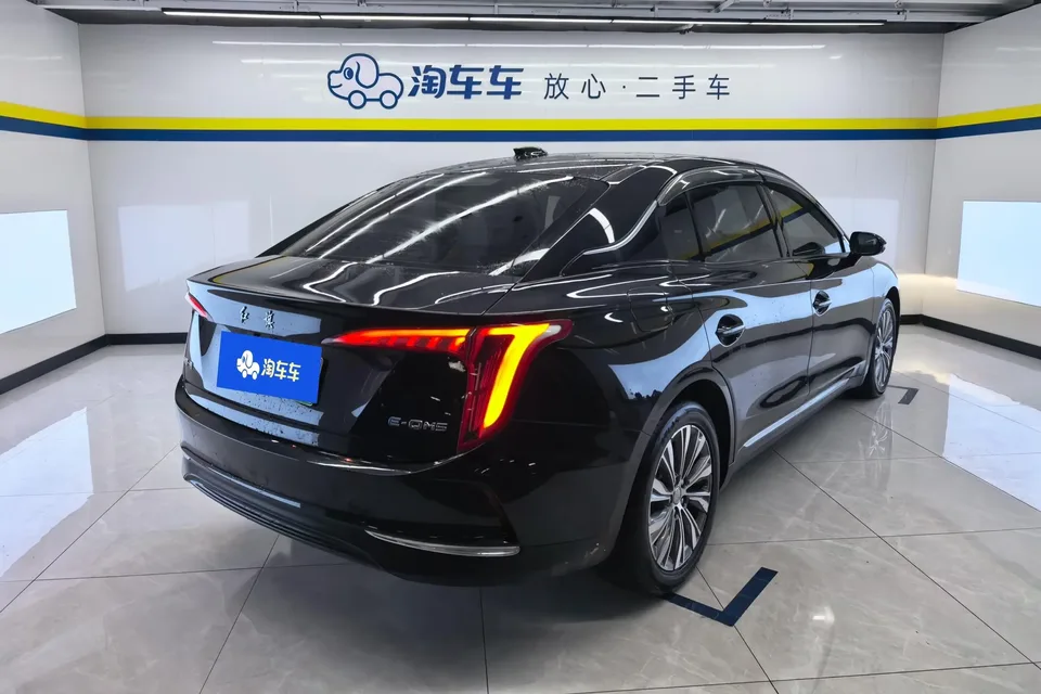 Hongqi E-QM5 Hongqi E-QM5 2025 500KM Travel Edition 2026 — photo 1, buy with delivery to Moscow