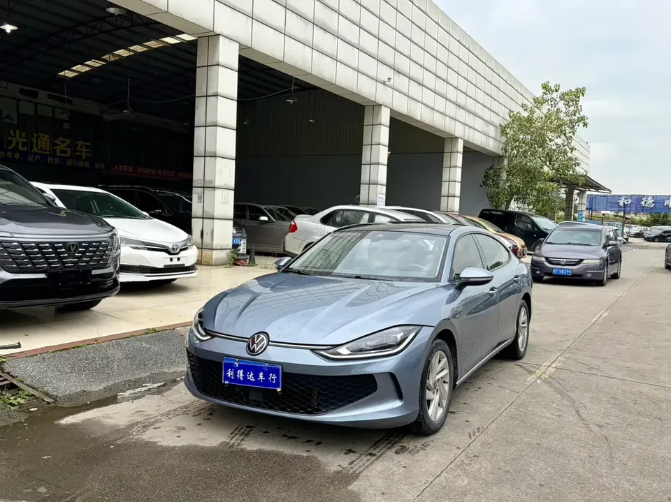 Volkswagen Lamando Lingdu 2022 Lingdu L 280TSI DSG Hot Edition 2023 — photo 1, buy with delivery to Moscow