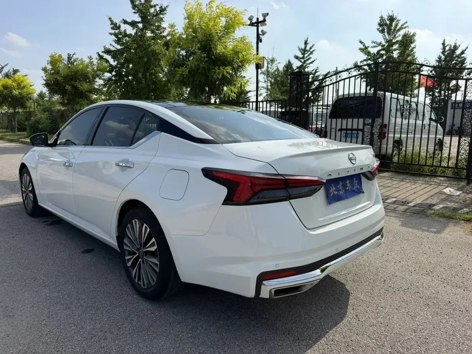 Nissan Altima Sound of nature 2022 2.0L XL-TLS Enjoy Edition 2023 — thumbnail 2