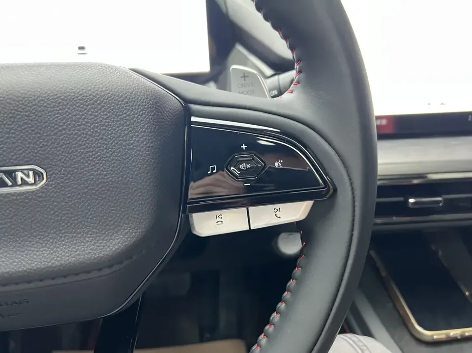 Oshan Changan Auchan Z6 Changan Auchan Z6 2023 Blue Whale 1.5T DCT Smart City Edition 2023 — thumbnail 3