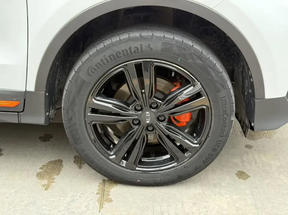 Geely Atlas Boyue 2022 Boyue X 1.8TD DCT Zhizun Edition 2022 — thumbnail 3